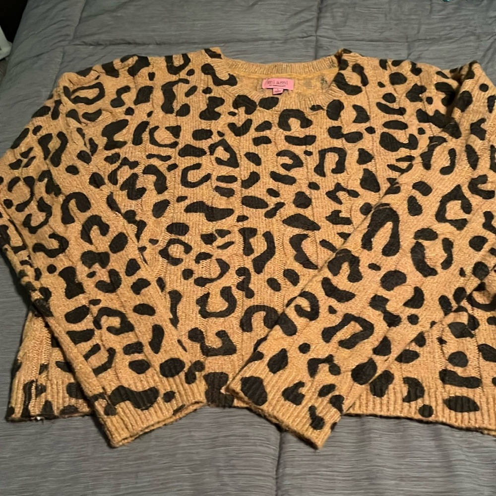 Cute Leopard Sweater size Large Francesca’s